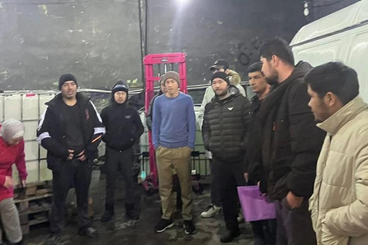 В узбекской диаспоре ответили на резкое заявление депутата Госдумы о мигрантах. По словам депутат нижней палаты Сергея Обухова, приезжие из стран Средней Азии рассчитывают занять места коренного населения, а потому не намерены интегрироваться.