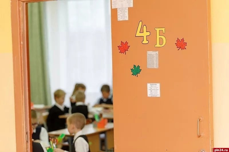 В Псковской области подвели итоги конкурса «За нравственный подвиг учителя» Завершился региональный этап XX Всероссийского конкурса в области педагогики, воспитания и работы с детьми и молодежью до 20 лет «За нравственный подвиг учителя». Победителем конкурса обладателем Гран-при стала Ирина Риссамакина, старший воспитатель Детского сада №26 комбинированного вида города Великие Луки. Название работы: «Методическая разработка духовно-нравственных воспитательных событий "Православные праздники" для детей старшего дошкольного возраста 6-7 лет».