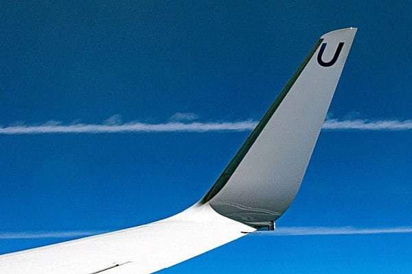 Авиакомпания Utair выполнила первый рейс из Уфы в Стамбул 1 июня авиакомпания Utair начала выполнять полеты из Уфы в Стамбул. В честь запуска первого рейса было организовано торжественное мероприятие в аэропорту Уфы. Об этом сообщает AVIA.RU со ссылкой на данные авиаперевозчика. Как отмечается в сообщении в телеграм-канале Utair, среди пассажиров провели розыгрыш сертификата на бесплатный перелет по любому направлению Utair в течение года. Победителя выбрали случайным образом — им стала Головизнина Эллина, которая вместе с семьей полетела в Турцию на отдых. В аэропорту Стамбула пассажиров первого рейса Utair из Уфы также встретили по-особенному. При выходе из самолета им предложили попробовать традиционные угощения, а экипажу вручили букет цветов. Там также вручили сертификат на бесплатный полет с Utair пассажиру первого рейса в Уфу. Счастливчиком стала Анастасия Соловейкина. aviaru.net/n284122