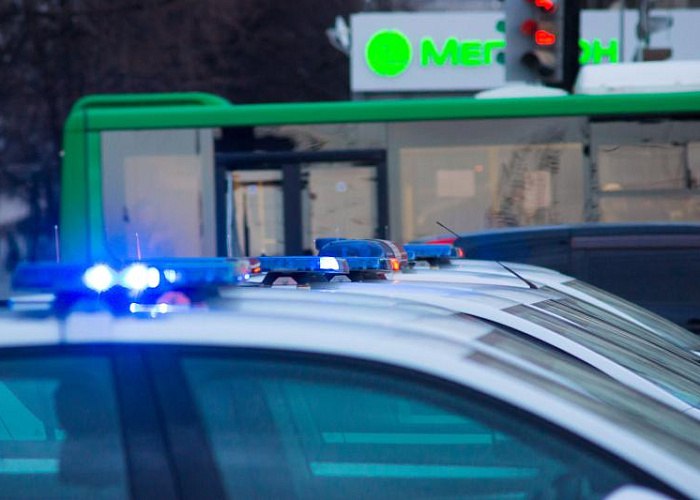 Подразделения ГАИ в Челябинске изменят график работы из за ноябрьских праздников Госавтоинспекция Челябинской области изменит график работы регистрационных подразделений в длинные ноябрьские праздники Согласно опубликованному расписанию 1 ноября все подразделения будут работать до 17 00 Второе отделение МРЭО расположенное в МФЦ на Университетской набережной закроется на час позже в 18 00 С 2 по 4 ноября поставить машину на учет или получить водительское удостоверение уже не получится эти дни будут выходными Подписаться на vecherchel   Голосовать за канал