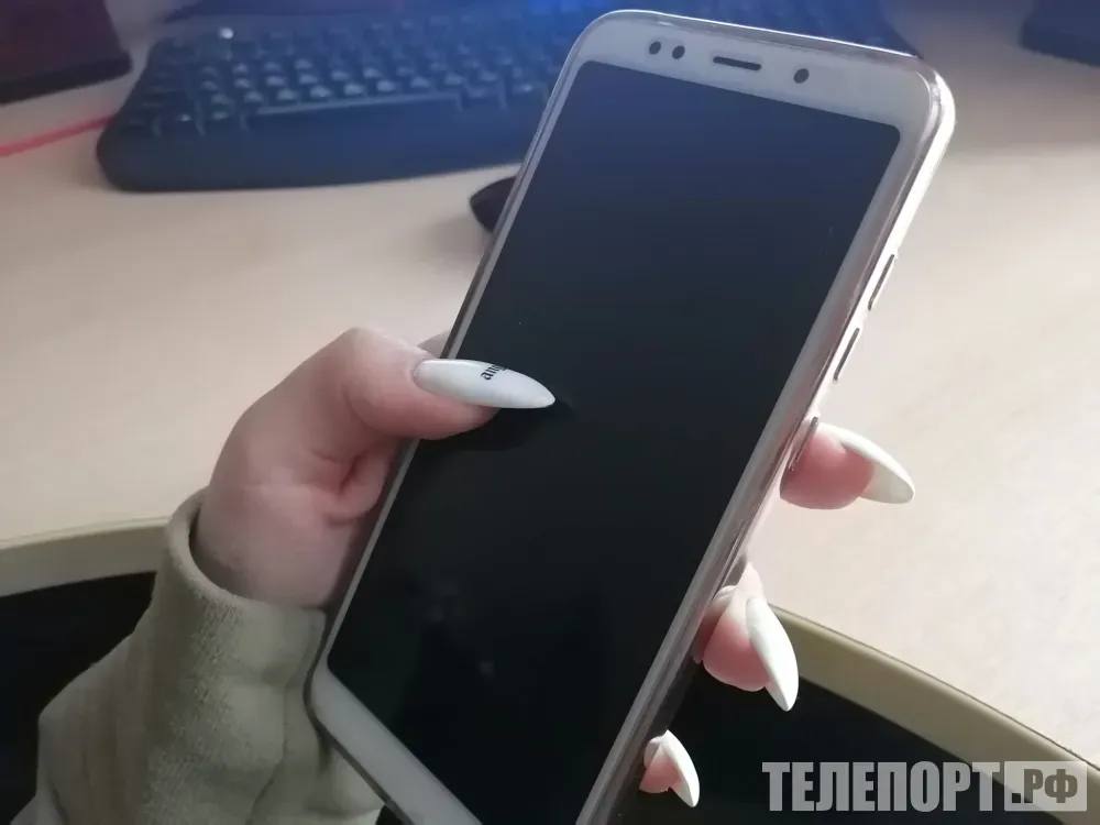 Бот в Max будет напоминать россиянам о сроке оплаты ЖКУ В чат интегрирован бот Госуслуги Дом О сроке оплаты жилищно коммунальных услуг ЖКУ будет напоминать россиянам специальный чат бот в мессенджере Max рассказали РИА Недвижимость в пресс службе Минстроя РФ Глава ведомства Ирек Файзуллин ранее сообщил что в России до конца 2025 года для каждого многоквартирного дома должен быть создан домовой чат в мессенджере Max В министерстве пояснили что домовой чат в Max создаю органы государственного жилищного надзора а его администрированием занимается управляющая домом компания При смене последней администрирование чата продолжат представители новой УК в том числе сохранятся предыдущая переписка и участники чата отметил представитель ведомства В чат интегрирован бот Госуслуги Дом который будет напоминать о сроках подачи показаний и оплаты ЖКУ Функционал чат бота расширятся и дорабатывается Например планируется расширить функционал для подачи заявки в ресурсоснабжающие управляющие организации а также контролирующие органы Функционал подразумевает направление заявки напрямую в ГИС ЖКХ Минстрой отмечает что обязательная отчетность о деятельности управляющий организаций в домовых чатах в Мах пока не предусмотрена Вместе с тем в мобильном приложении Госуслуги Дом и на сайте ГИС ЖКХ управляющие компании обязаны размещать отчеты ТЕЛЕПОРТ РФ здесь все об Амурской области  Мы в МАХ  Написать нам