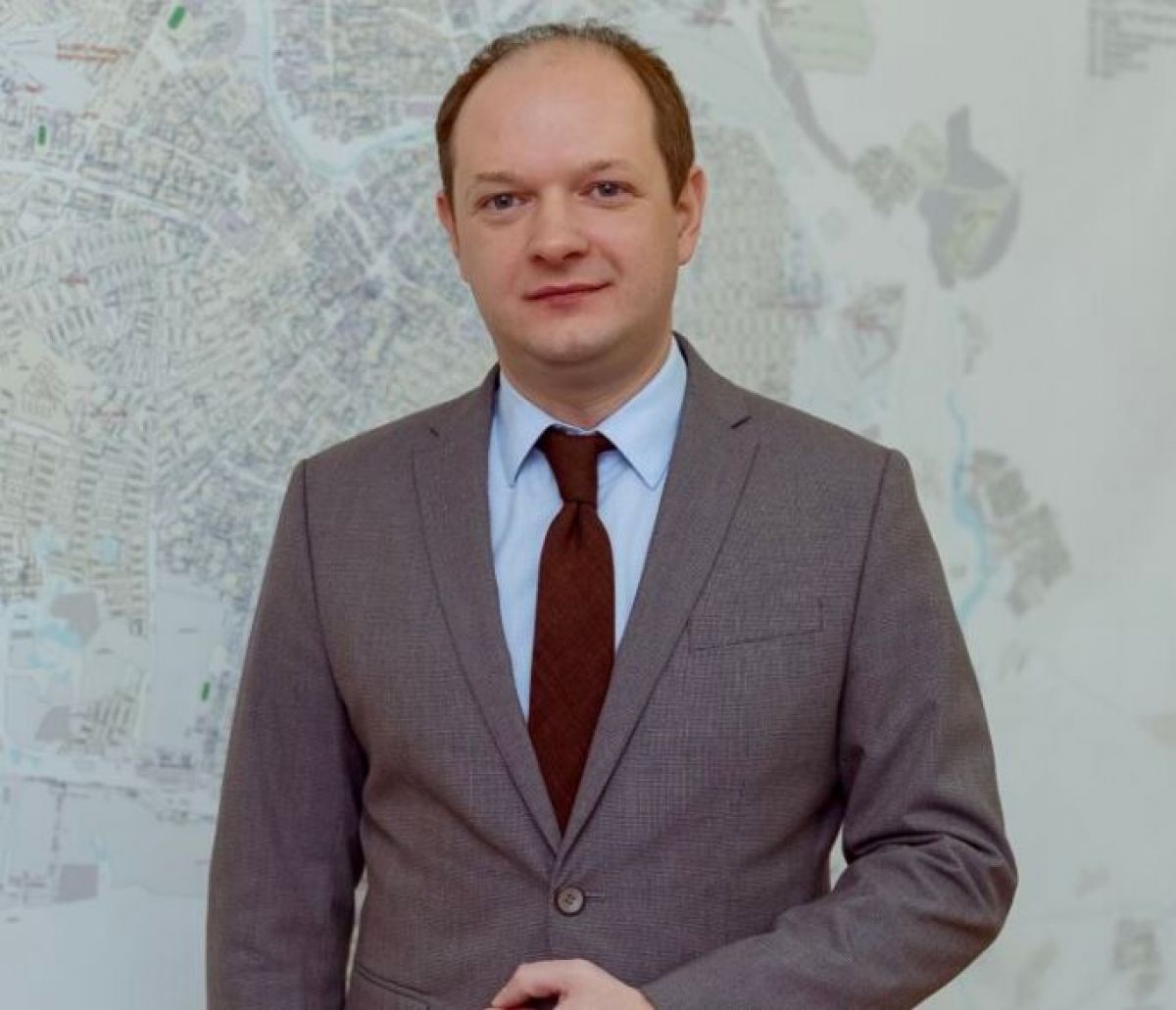 Правоохранители задержали бывшего заместителя мэра Иваново Алексея Мягкова Правоохранители задержали бывшего заместителя мэра Иваново Алексея Мягкова. С августа 2024 года Мягков занимает должность директора «Ивгортеплоэнерго», однако сообщается, что задержание, не связано с его деятельностью на посту главы компании. Напомним, Алексей Мягков работал заместителем мэра города в период с 2019 по 2022 год. На этой должности он курировал вопросы ЖКХ, экологии, благоустройства и похоронного дела. ↗ Прислать новость Подписаться