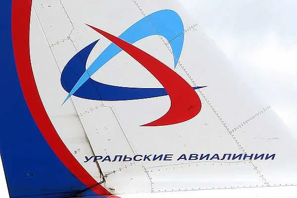 Суд обязал Уральские авиалинии упростить правила возврата билетов по болезни Свердловский областной суд подтвердил обязанность Уральских авиалиний убрать излишние требования к медсправкам в процедуре возврата билетов Об этом сообщает РАПСИ со ссылкой на пресс службу суда На официальном сайте авиакомпании размещены требования к медицинским документам для оформления вынужденного возврата билетов по болезни пассажира Однако эти требования предусматривали наличие подписи и печати не только лица выдавшего медицинский документ но и заведующего отделением либо главного врача отметили в суде Один из пассажиров не смог вернуть деньги за поездку из за подобных избыточных требований а в последующем обратился в прокуратуру Выяснилось что с подобной проблемой систематически сталкивались и другие пассажиры Кроме того было установлено отсутствие нормативного требования о дополнительных реквизитах на меддокументах aviaru net n295236 Оставайся в информационном потоке подпишись на наш канал в MAX