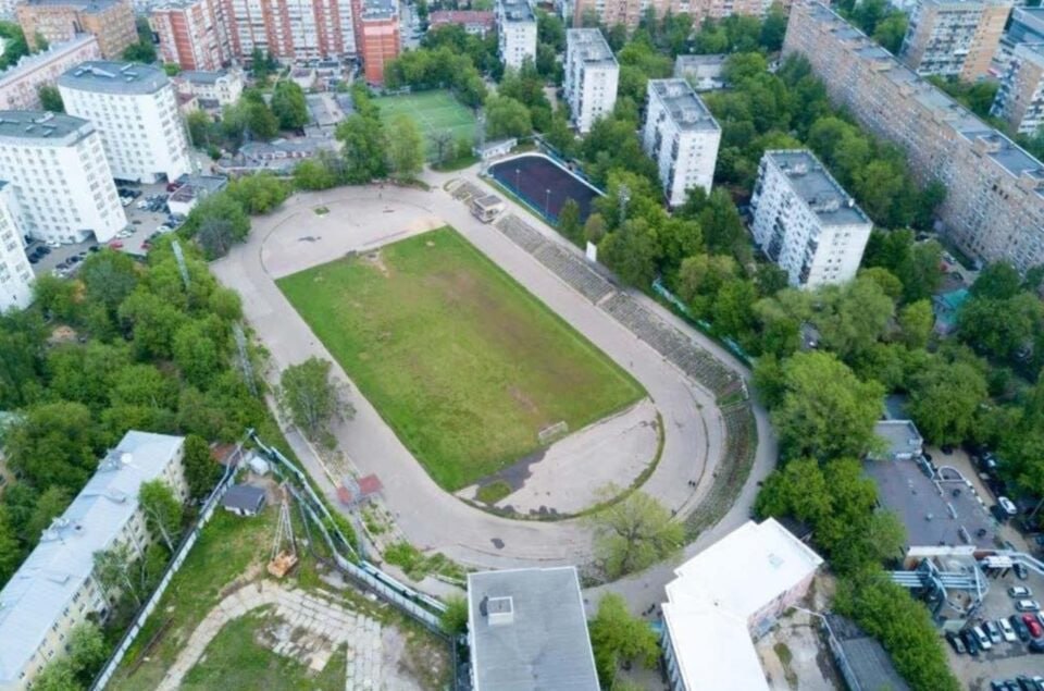 В Нижнем создали общественный совет стадиона Водник В него вошли 20 человек включая тренеров Водника Алексея Кормакова Юрия Кулакова и Дмитрия Грибкова ректора ННГАСУ Дмитрия Щеголева олимпийскую чемпионку Наталью Садову и капитана баскетбольного клуба Пари НН Евгения Бабурина Также в составе представители общественности Оксана Шлыкова и Татьяна Фомичева Цель совета общественный контроль за реконструкцией стадиона сбор мнений жителей и разработка рекомендаций по развитию территории Скоро пройдет первое заседание где изберут руководство и определят дальнейшие шаги   Что еще случилось в Нижнем