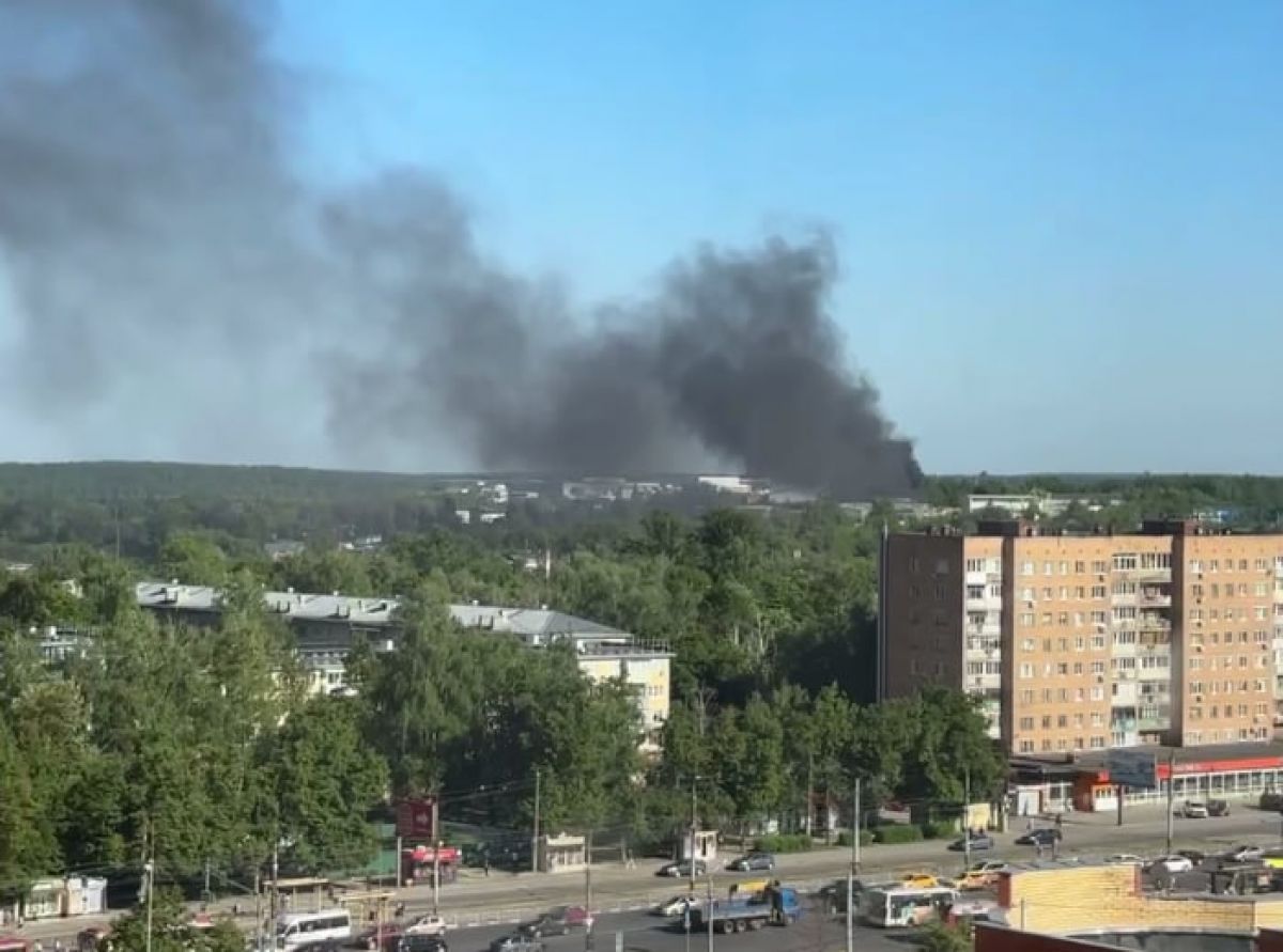 Туляков напугал густой столб дыма над городом Жителей Тулы напугал дым, накрывший город. По информации от МЧС, произошло возгорание в бытовке, на место уже выехали пожарные. ↗ Прислать новость Подписаться