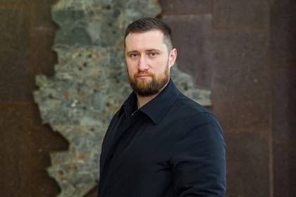 Владимир Зверков освобожден от должности вице-премьера ДНР Об этом говорится в указе №428 главы региона Дениса Пушилина, который был подписан и вступил в силу 22 мая. Освободить Зверкова Владимира Игоревича от исполнения обязанностей заместителя председателя правительства ДНР 23 мая 2025 года, - сказано в документе.