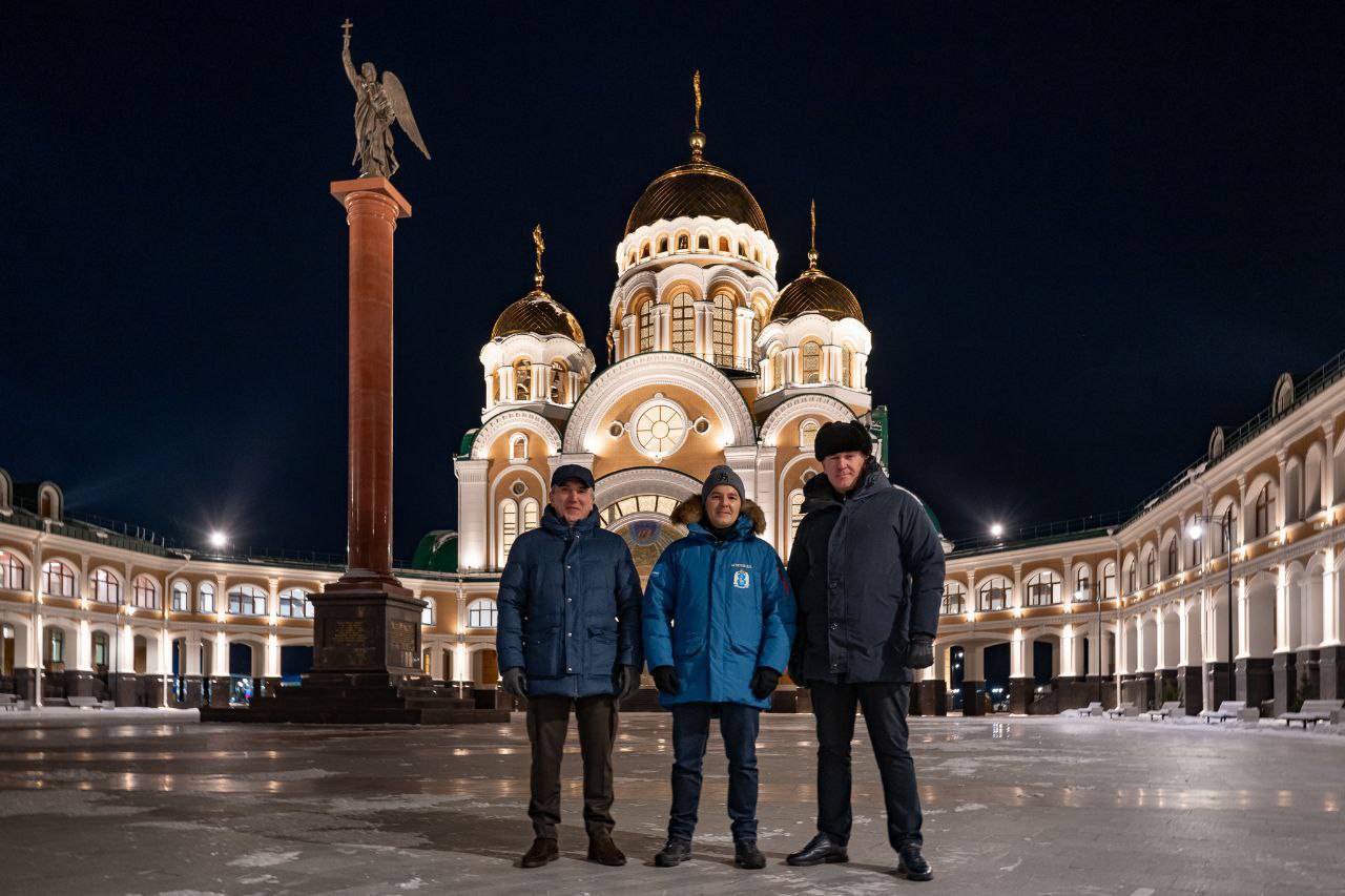 Главы тюменской «матрешки» собрались в гостях у ямальского губернатора Артюхова. В Салехарде стартует программа по обмену лучшими управленческими практиками между командами северных регионов. На Ямал кроме тюменцев и югорчан приехала делегация из Якутии. Всех гостей Артюхов пообещал познакомить с передовым опытом ЯНАО.    ТГ / Дмитрий Артюхов   Главный политический канал Урала