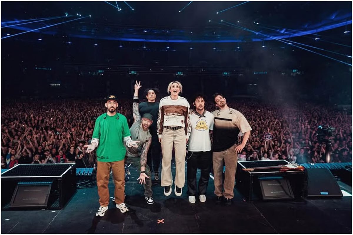 Linkin Park выступят в Эмиратах 20 января 2026 года на арене Etihad на острове Яс Продажа билетов начнется 4 сентября пока можно зарегистрироваться здесь Предыдущий концерт в ОАЭ группа давала в 2010 году AllAboutUAE