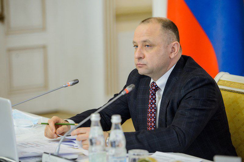 Губернатор Вячеслав Федорищев на оперативном совещании представил нового заместителя председателя правительства - Виталия Шабалатова.  - У вас огромный опыт хозяйственной деятельности. Я уверен, что с вашим приходом мы укрепим хозяйственную дисциплину, что вы будете в помощь главам муниципальных образований и в первую очередь главе Самары. И, конечно, организуете работу дорожного хозяйства, а также иных структур.  SOVAINFO   Прислать новость Больше новостей - на sovainfo.ru