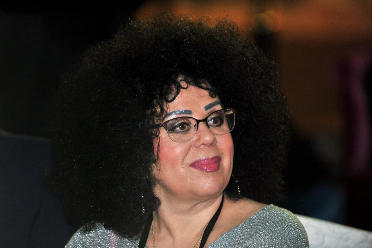 Ясновидящая ответила на заявление Сергея Сафронова об актерах на Битве экстрасенсов Алена Орлова участвовавшая в первом сезоне Битвы экстрасенсов прокомментировала Абзацу слова экс ведущего шоу о том что тот ни разу не видел на передаче людей со сверхъестественными способностями Я думаю что все наслоилось Вы знаете как бывает отравление интоксикация произошла у человека потому что он столько через себя вот этого пропустил пересмотрел случилась переизбыточность Это точно так же как изначально почитать что то действительно интересное потом начитаться всякой ерунды на эту же тему и сказать что в итоге все ерунда Он забыл для чего он сам начинал поделилась она Женщина заявила что в ее время шоу проводилось чтобы изучить как работают люди со способностями а позже передачу стали театрализировать для сохранения рейтингов Подпишитесь на Абзац TG VK Дзен MAX Rutube