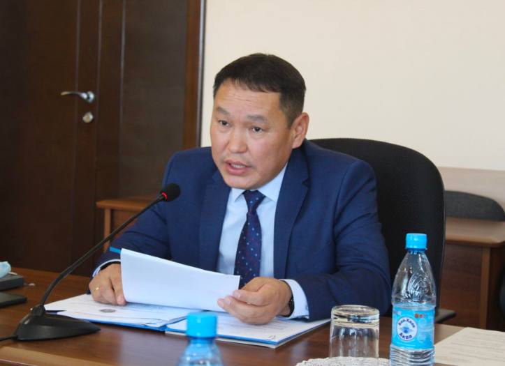 Верховный Хурал Тувы одобрил назначение Эдуарда Сандана на должность заместителя Председателя Правительства республики Сообщение о предстоящем назначении министра труда и соцполитики Тувы Эдуарда Сандана на должность вице премьера появилось на официальных ресурсах Верховного Хурала Известно что он будет курировать экономический блок