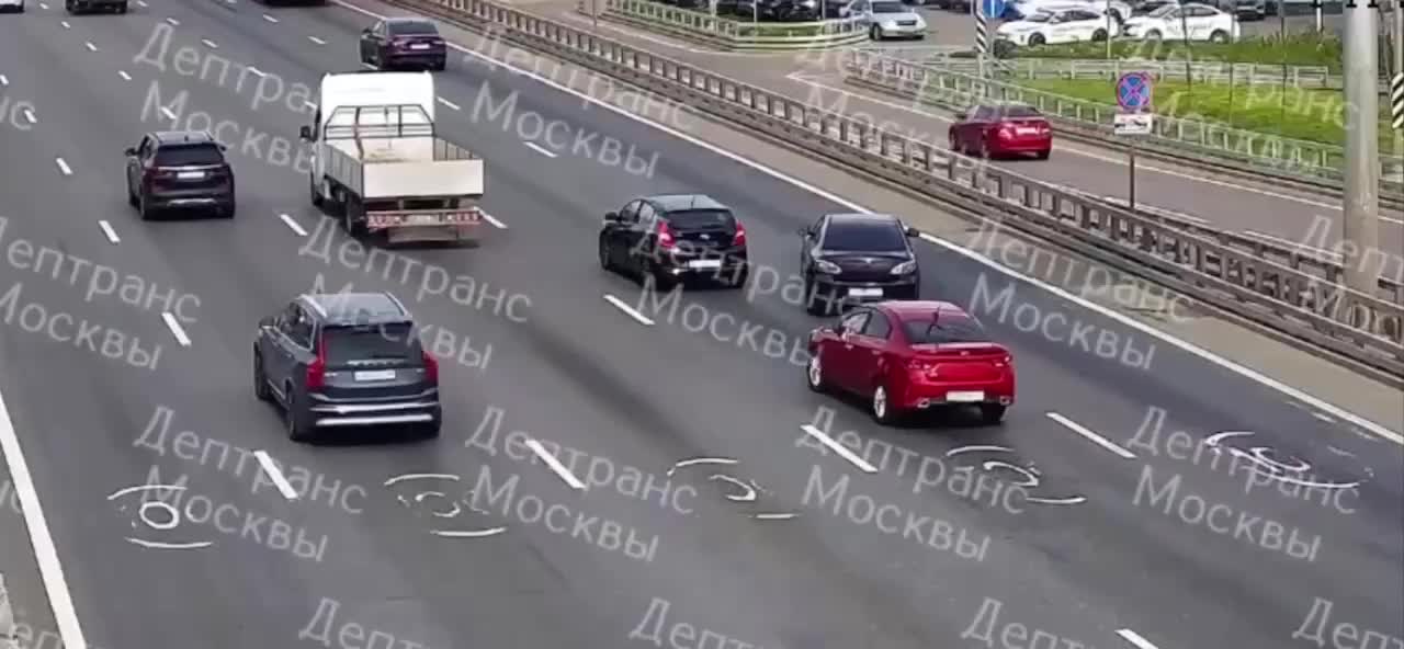 Смертельная авария с мотоциклистом на МКАД парализовала движение