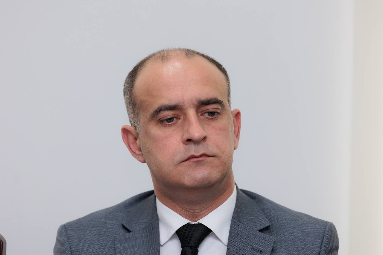 Руководитель юридической группы Общественного штаба по общественному контролю и наблюдению на выборах Ренат Ибрагимович Джанкезов прокомментировал предстоящие довыборы: «В сентябре 2025 года, в связи с переходом на одноуровневую систему организации местного самоуправления в Карачаево-Черкесской Республике, состоятся только довыборы депутатов в советы поселений Республики. Несмотря на то что избирательная кампания в нынешнем году не будет масштабной, сами выборы и роль Общественного штаба по общественному контролю и наблюдению на выборах в их проведении не становятся менее значимыми. Основная задача Общественной палаты Карачаево-Черкесской Республики, как института, обеспечивающего взаимодействие граждан и общественных объединений с органами государственной власти и органами местного самоуправления, — это обеспечение легальности и легитимности как самого избирательного процесса, так и результатов выборов. Уверен, что выборы пройдут в точном соответствии с требованиями действующего законодательства и отразят волеизъявление жителей Республики».