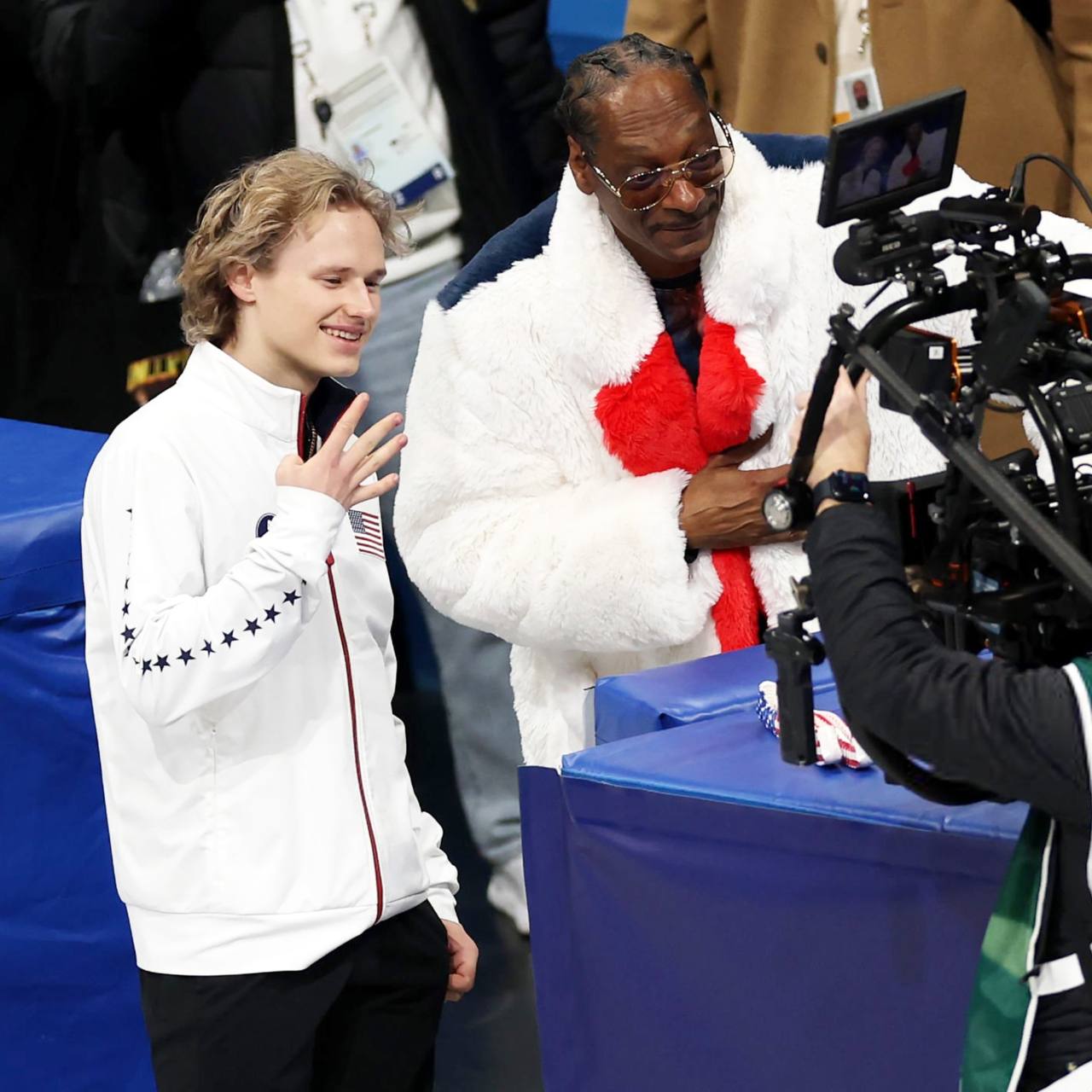 Илья Малинин сфотографировался с почетным тренером сборной США реальная должность Снуп Доггом Лучший канал о фигурном катании