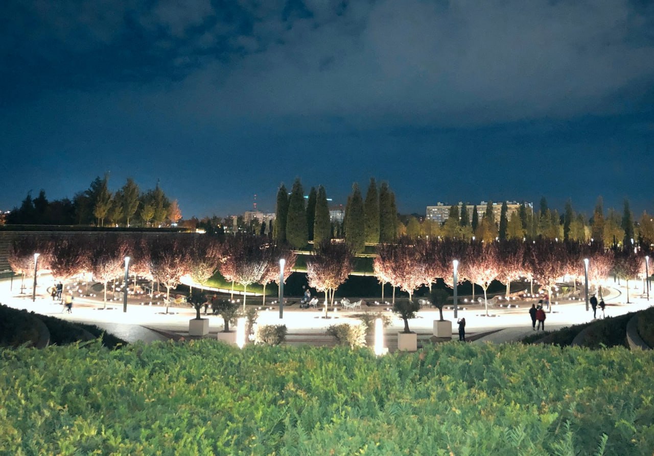 В 2026 году бюджет Краснодара планирует получить около 96 миллионов рублей от туристического налога В 2025 году курортный сбор принёс 62 миллиона рублей За год город посетили 1 2 миллиона туристов что на 6 4 больше чем в предыдущем году По прогнозам в 2026 м Краснодар примет 1 5 миллиона гостей Кубанские Новости Мы в MAX