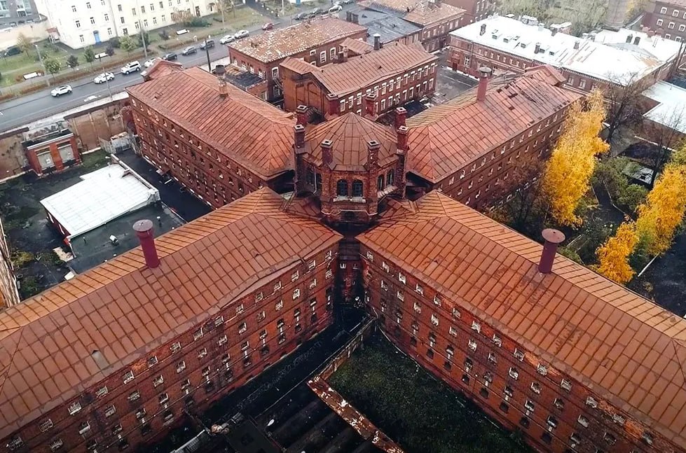 Кресты не будут переименовывать В голосовании за название будущего общественного пространства на территории легендарной тюрьмы участвовали более 12 тысяч человек 71 всех участников выбрали исторический вариант Кресты True Питер Мы в MAX