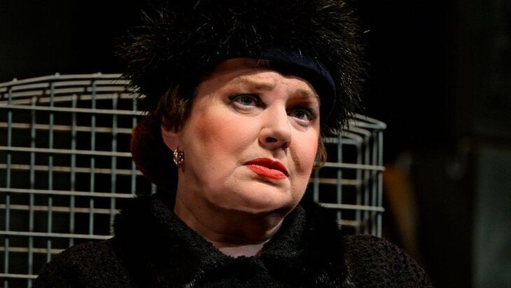 На 68 м году жизни скончалась заслуженная артистка РФ Ольга Чиповская мама актрисы Анны Чиповской О смерти артистки сообщили в Театре Вахтангова Всю жизнь Чиповская посвятила служению сцене В 1980 м окончила Театральное училище имени Бориса Щукина В том же году была принята в труппу Театра имени Евгения Вахтангова Фото РИА Новости Владимир Федоренко Читайте новости Волгограда в МАХ