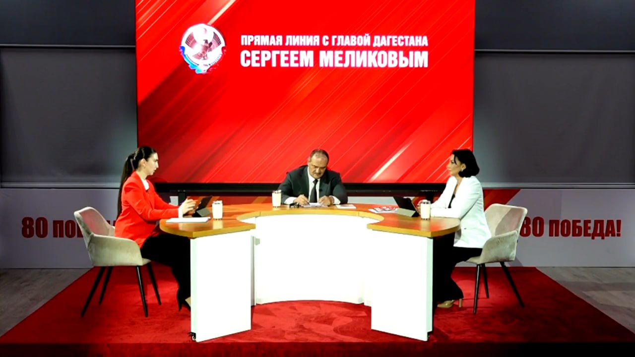 Дом для слабовидящих по улице Лаптиева в Махачкале будет благоустроен На Прямую линию Главы РД Сергея Меликова поступило обращение от жителей дома для слабовидящих по улице Лаптиева в Махачкале По адресу проживают люди с ОВЗ незрячие пожилые люди и дети но дворовая территория находится в совершенно непригодном состоянии она более 30 лет не благоустраивалась Мои родители инвалиды по зрению для них нет даже минимальных ориентиров Большая просьба взять вопрос благоустройства нашего двора под личный контроль обратилась от имени жителей дома Патимат Рамазанова Сергей Меликов поручил мэру Махачкалы Джамбулату Салавову взять на контроль проблему этого дома и доложить предложения по решению проблемы Если для этого понадобятся какие либо дополнительные средства или помощь республиканского уровня мы такую помощь окажем Но я также хотел бы обратиться к другим главам наших городов необходимо разобраться с похожими случаями отметил Сергей Меликов Глава Дагестана также поручил вице премьеру РД Абдурахману Махмудову до ближайшего оперативного штаба собрать сведения где в муниципалитетах имеются аналогичные дома