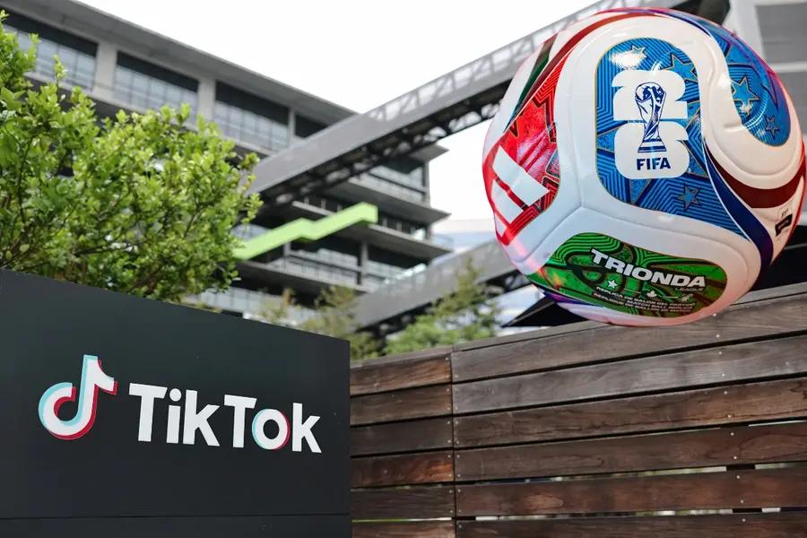 TikTok будет главным партнером FIFA на Чемпионате мира 2026 года TikTok стал предпочтительной платформой для размещения видео с ЧМ 2026 Кроме того пользователи TikTok смогут смотреть прямые трансляции с футбольных матчей Чемпионат мира по футболу пройдет с 11 июня по 19 июля в США Мексике и Канаде ESPN новости iphonesru