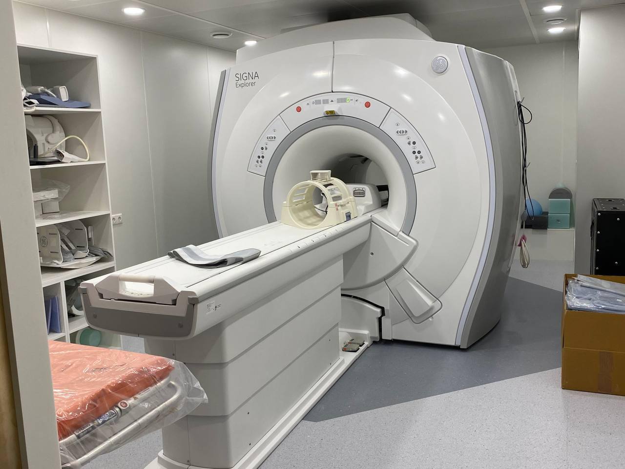 Новый мощный аппарат МРТ в краевой больнице переводят на трёхсменную работу Оборудование одно из лучших в России должно использоваться максимально для сокращения очередей на диагностику Подписаться Предложка Чат