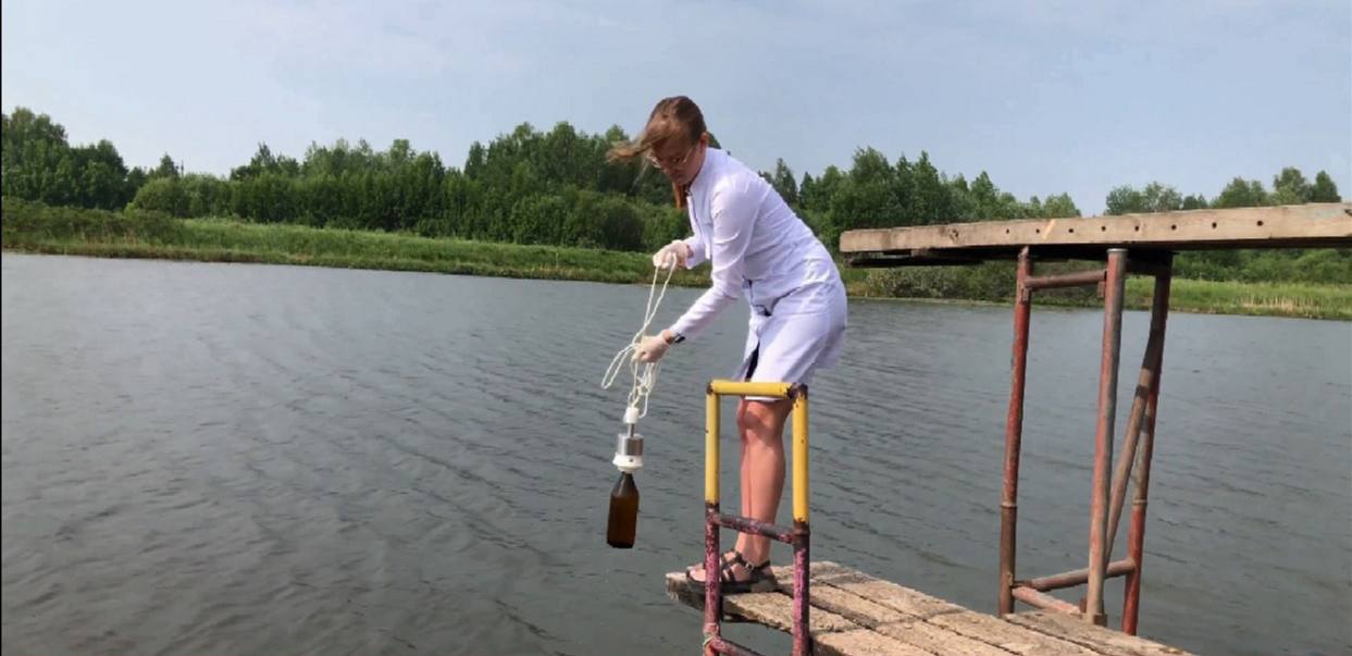 Роспотребнадзор провел исследование проб воды из водоемов в Томске и Томском районе в 20 точках.  Несоответствие по паразитологическим показателям:  Озеро Боярское, озеро ТНХК, река Ушайка  п.Восточный  – в воде обнаружены гельминты «Toxocara canis»  Сенная Курья - в воде обнаружены гельминты «Ascaris Iumbricoides»  аскарида человеческая   Несоответствие по микробиологическим показателям:  озеро п.Наука  п. Новый  – превышено содержание общих колиформных бактерий и энтерококков  озеро Степановское – превышено содержание общих колиформных бактерий  река Томь в районе Коммунального моста  левый и правый берег  – превышено содержание общих колиформных бактерий  озеро Рожнево  с.Березкино  –превышено содержание общих колиформных бактерий и «E.coli»  кишечная палочка   озеро Боярское - превышено содержание общих колиформных бактерий  озеро ТНХК - превышено содержание общих колиформных бактерий и энтерококков, а также «E.coli»  кишечная палочка   река Басандайка  п. Аникино  - превышено содержание общих колиформных бактерий и «E.coli»  кишечная палочка   река Ушайка  п.Заварзино  - превышено содержание общих колиформных бактерий  Купание в водоемах, в которых вода не соответствует санитарным правилам и нормам, является риском для здоровья и может послужить причиной заражения опасными инфекциями и другими заболеваниями, среди которых энтеровирусы, гепатит А, лямблиоз, бактериальная дизентерия, брюшной тиф, холера и др.