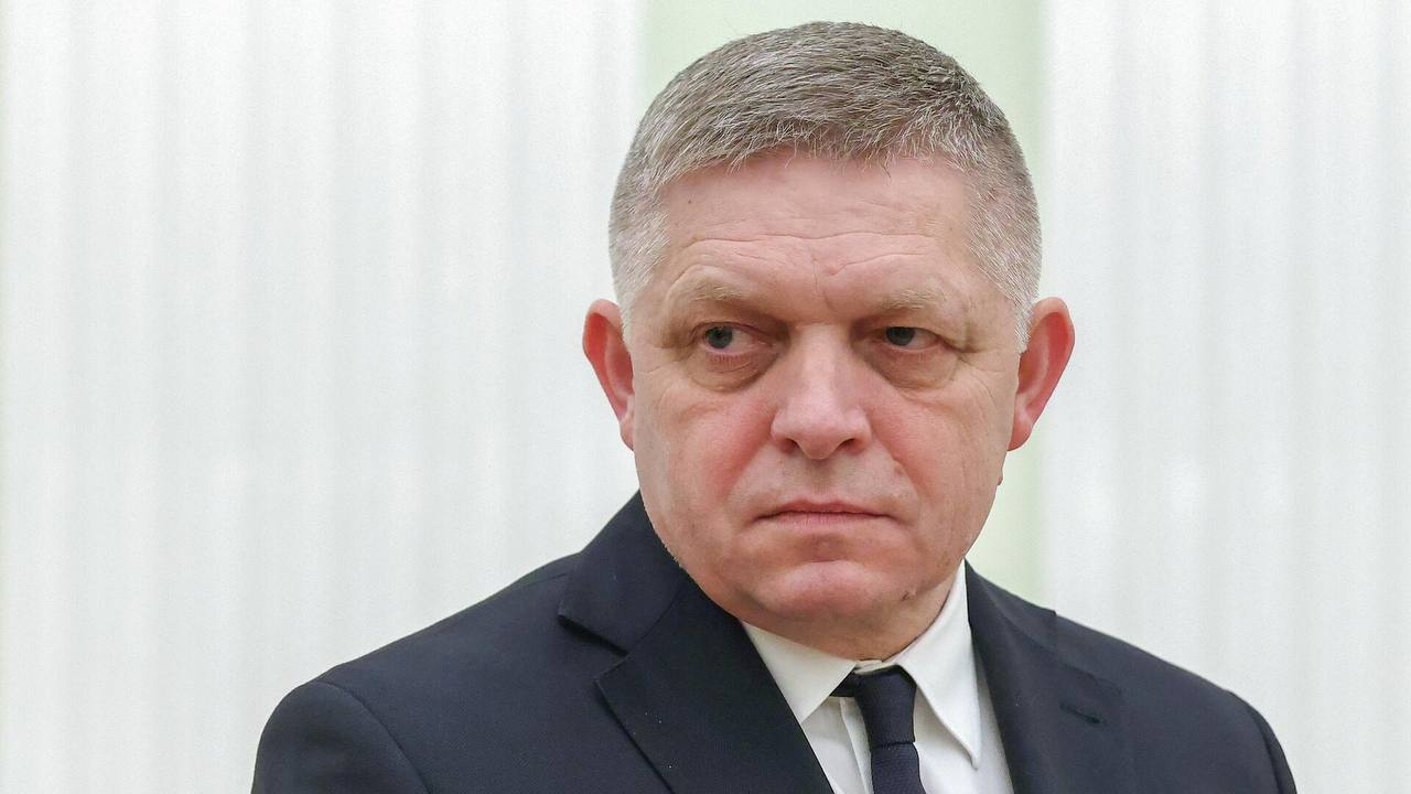Фицо, на которого год назад было совершено покушение, перенес в связи с ним три хирургические операции, — министр обороны Словакии Роберт Калиняк. Горячие Угли