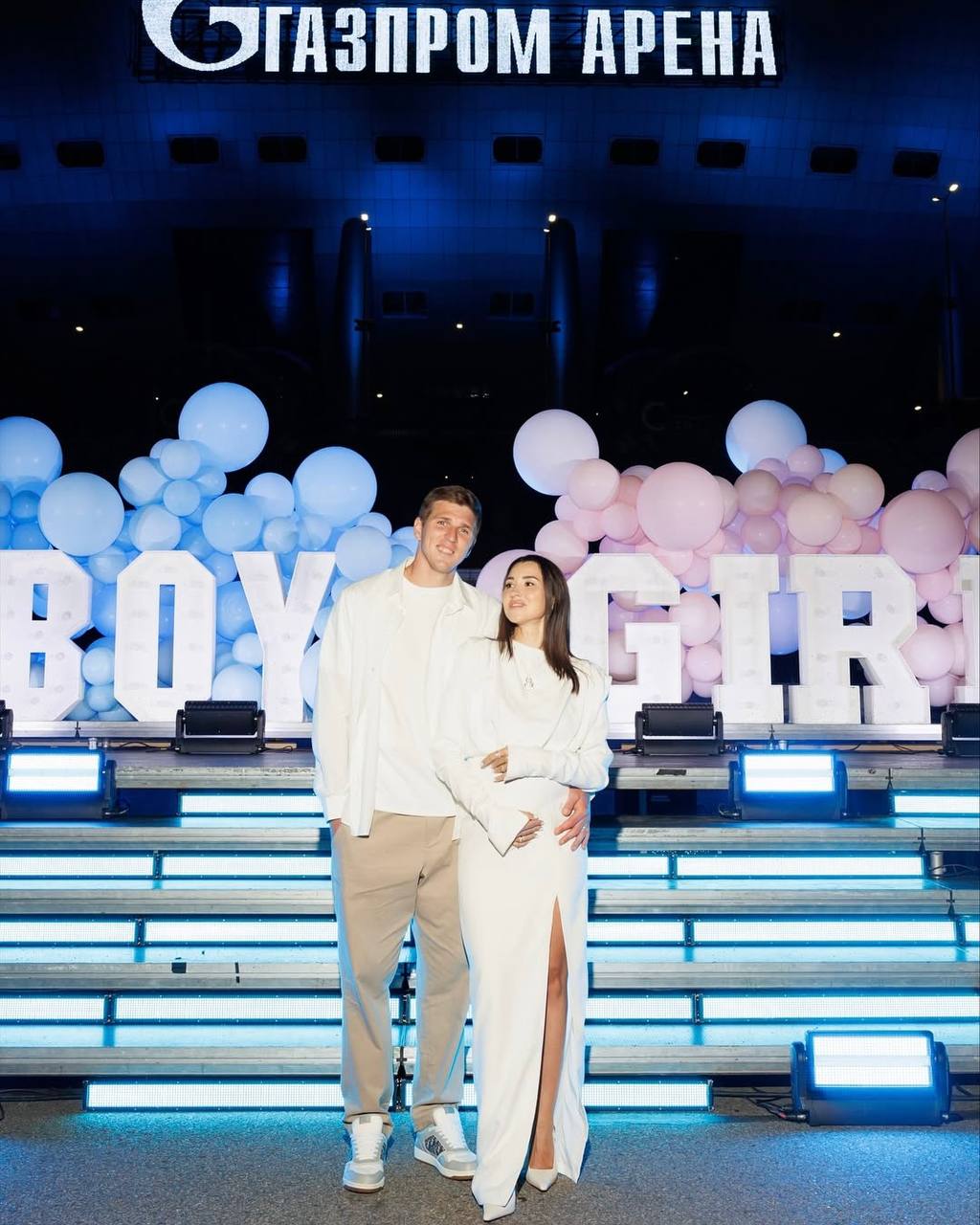 Сине бело голубые поздравляют Александра Соболева с рождением сына 9 ноября в семье нападающего Зенита произошло радостное событие его жена Елена родила второго ребенка Мальчику дали имя Марк его рост 56 см вес 3930 гр Сине бело голубые поздравляют Александра и Елену Соболевых желают родителям маленькому Марку и его старшему брату Сергею прекрасного настроения и отличного самочувствия