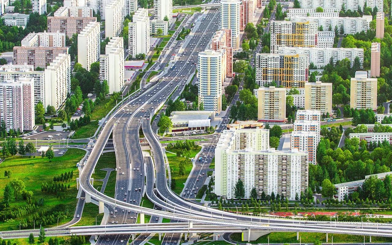 Сколько москвичи заплатили за проезд по МСД. Итоги первого месяца  За первый месяц с момента запуска платного проезда по Московскому скоростному диаметру для жителей столицы и области  с 17 февраля по 17 марта  число уведомлений о задолженности за проезд в 1,6 раза превысило количество уведомлений о штрафах за превышение скорости в Москве. Такие данные Autonews предоставили аналитики bip. ru.  В целом же по итогам первых 28 дней за проезд по МСД водителям из Московского региона выставили 1,2 млн счетов на сумму 10,8 млн руб. 82% счетов уже оплачены.  Стоимость проезда разнилась от 5 до 45 руб. Более половины  56%  от всех счетов — на сумму 5 руб., то есть большая часть водителей пользовалась только одним участком трассы.  Средняя стоимость проезда составила 11 руб., что в 60 раз меньше, чем средняя цена поездки после запуска другой столичной платной трассы — проспекта Багратиона.  #эксклюзив_autonews