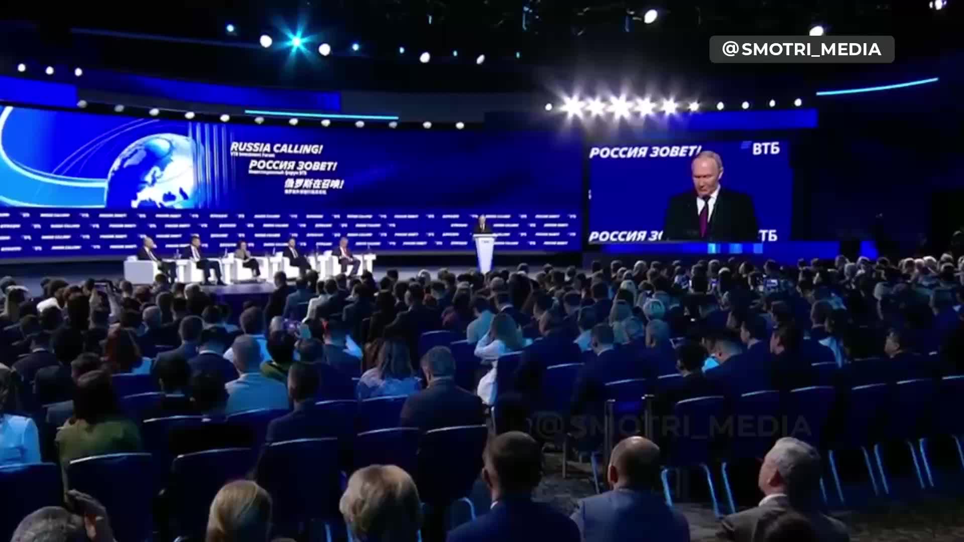 Путин поручил разработать программу размещений госкомпаний на фондовом рынке