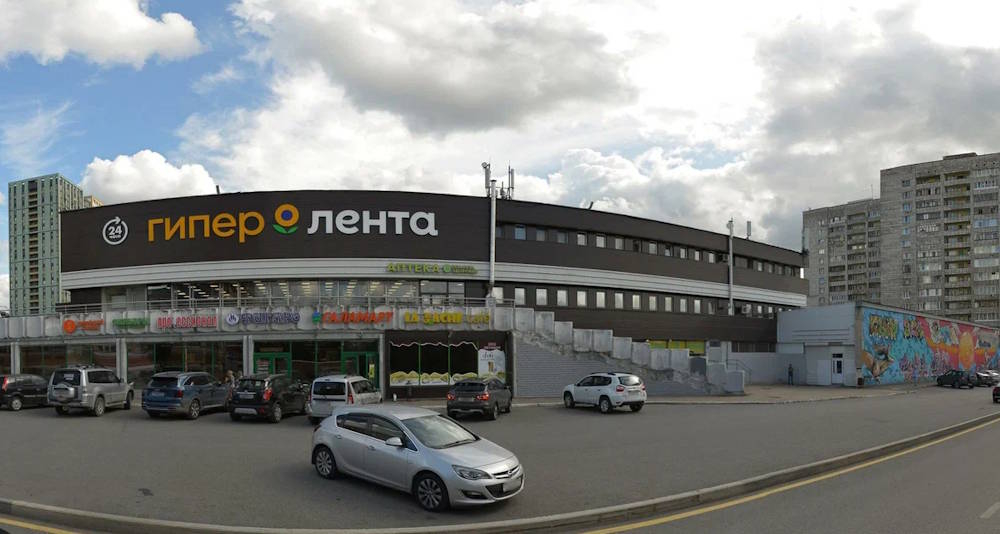 Здание Универсама на улице Борчанинова купил пермский девелопер Новым владельцем торгового центра Универсам на ул Борчанинова 13 стал пермский девелопер Дмитрий Вдовин Ранее зданием владела группа компаний ЭКС принадлежащая бывшему губернатору Олегу Чиркунову Как сообщает Коммерсантъ Прикамье новый собственник заказал концепцию обновления торгового центра исключающую радикальные изменения Первый в Перми магазин самообслуживания Универсам открылся в 1983 году Здесь чаще чем в других местах в Перми можно было приобрести дефицитные товары В начале 2000 х Универсам стал флагманским магазином пермской сети СемьЯ Подписаться на Интересную Пермь