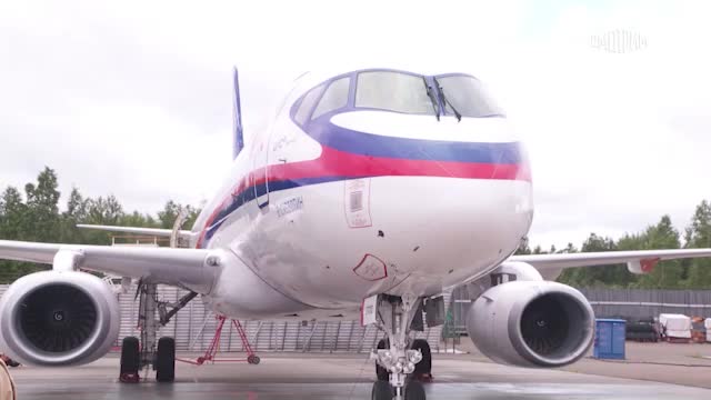 Новый российский пассажирский самолет SSJ-100 завершает перелет для сертификационных испытаний