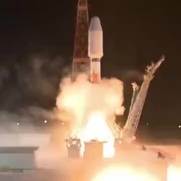 Старт ракеты Союз 2.1б с аппаратами Аист 2Т с космодрома Восточный