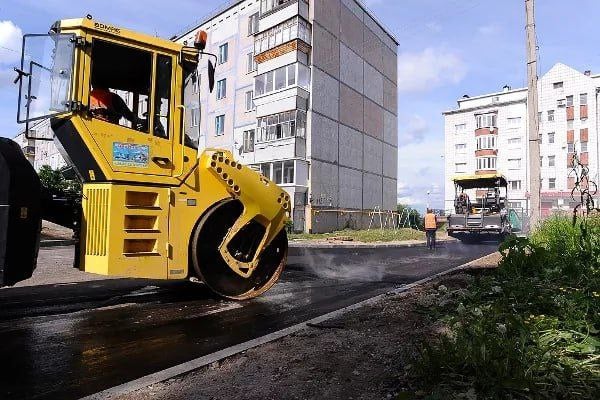 Мэрия Сыктывкара продолжает публиковать планы по благоустройству. Этим летом по программе «Инфраструктура для жизни» приведут в порядок сквер в Максаковке, мемориальный комплекс в Краснозатонском и 9 дворов. С полным списком можно ознакомиться тут.   СД.