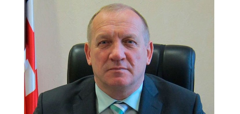 Экс-министра природных ресурсов Удмуртии оштрафовали за превышение должностных полномочий Суд в Ижевске вынес приговор бывшему министру природных ресурсов и охраны окружающей среды Удмуртии Александру Нестерову, сообщает пресс-служба судейского сообщества республики. Как установил суд, Нестеров с августа 2015 года до февраля 2017 года незаконно выдал разрешение на строительство банно-гостиничного комплекса на особо охраняемой природной территории – Чекеровском государственном охотничьем комплексном заказнике. Это повлекло расходование бюджетных средств в размере 3,5 млн рублей. Кроме того, при строительстве объекта были вырублены 183 дерева и уничтожен плодородного слой почвы, что нанесло ущерб республике на сумму в 119 тыс. рублей. Суд приговорил бывшего министра к штрафу в 100 тыс. рублей. Отмечается, что нанесенный республике ущерб Нестеров возместил добровольно. Нестеров возглавлял Минрироды Удмуртии с октября 20214 по декабрь 2017 года. Фото: Минприроды УР #Удмуртия