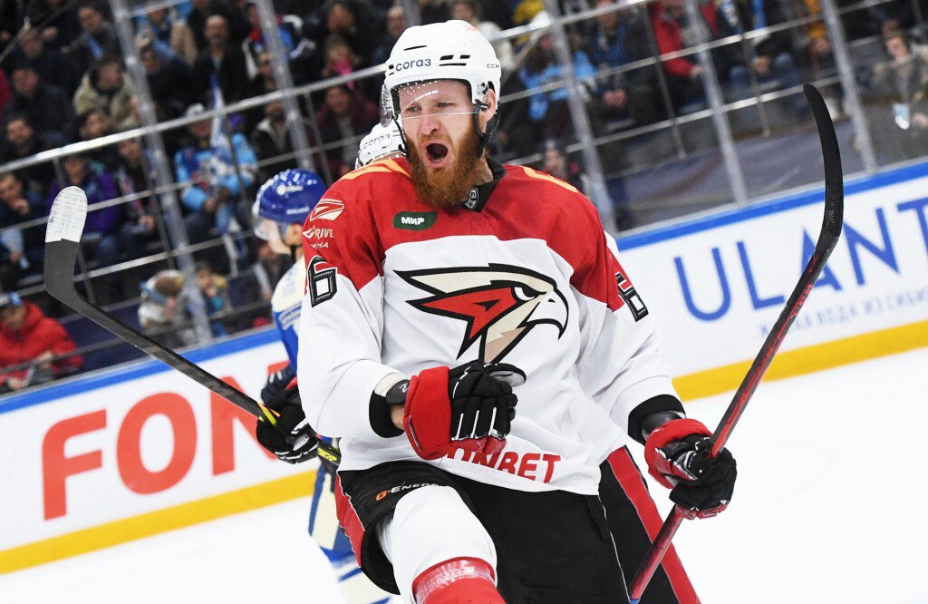 Имущество хоккеиста Ивана Телегина объявили в розыск в Москве Хоккеист имеет задолженность на сумму более 71 миллиона рублей следует из судебных материалов имеющихся в распоряжении РИА Новости Часть задолженности образовалась перед бывшей супругой заслуженной артисткой России Пелагеей Последним клубом Телегина был Авангард он не выходил на лед с марта 2024 года Подписывайтесь на РИА Новости Спорт в MAX