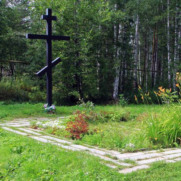 Поросенков лог останется неприкосновенным — суд защитил мемориал от застройки Свердловский областной суд принял решение в пользу фонда «Мемориал Романовых» и его основателя Ильи Коровина, признав недействительным приказ управления госохраны объектов культурного наследия, который исключал территорию мемориала из зон охраны, открывая возможность для её застройки. It’sMyCity пишет, что по мнению Ильи Коровина решение ведомства было принято в интересах РПЦ, которая планирует возвести там комплекс, подобный Ганиной Яме. Коровин настаивает на сохранении мемориала в его нынешнем виде —любые строительные работы могут уничтожить почву, в которой, возможно, находятся останки членов царской семьи. Новости Екб тут