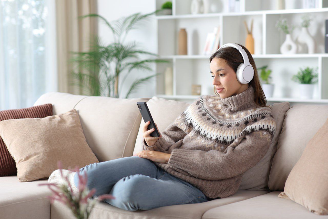 Подписка MiXX от T2 заняла первое место в рейтинге Frank RG по наполнению контентом Индекс лояльности MiXX превысил 55 это самый высокий показатель среди всех продуктов Т2 Подписка открыта для всех пользователей а не только для абонентов оператора за два года число таких клиентов выросло в 5 раз MiXX работает как конструктор юзер сам выбирает сервисы под свои потребности Сейчас он включает три крупнейших онлайн кинотеатра сервисы электронных и аудиокниг музыкальные платформы а также возможности получать выгоду с покупок доставок и других востребованных услуг