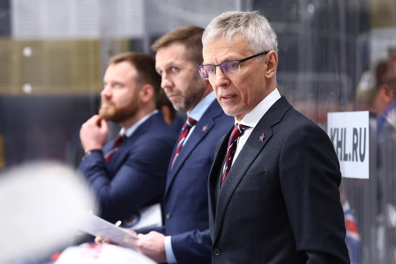 Игорь Ларионов пропустит матч против ЦСКА Об этом сообщает пресс служба СКА Встреча пройдёт в субботу в Санкт Петербурге Игорь Ларионов отлучился по важным хоккейным делам по поручению руководства клуба и уже в понедельник присоединится к команде На время его отсутствия исполнять обязанности главного тренера будет Юрий Бабенко news matchtv КХЛ Сорока Дмитрий