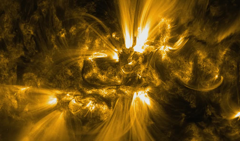 На Землю обрушится магнитная буря уровня G4, ожидаются последствия для метеозависимых