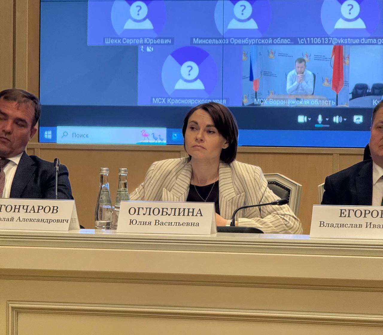 Состоялась встреча членов аграрного комитета с министром сельского хозяйства Оксаной Николаевной Лут. Заслушали доклад главы ведомства о карантинном фитосанитарном состоянии территории Российской Федерации в 2024 году. По состоянию на 31 декабря 2024 года на территории России установлены 23 100 карантинных фитосанитарных зон по 60 карантинным объектам на общей площади 860 985 315,8 га. Также одобрили поправки ко 2-му чтению законопроекта о сохранении статуса сельскохоз товаропроизводителей, осуществляющих деятельность на территориях субъектов в рамках особых правовых режимов. Об этом просили аграрии Курской области. Помимо этого, на повестке комитета был законопроект о сельскохозяйственной кооперации в части совершенствования порядка созыва общего собрания членов сельскохозяйственного кооператива. Отправили в рассылку на получение отзывов.