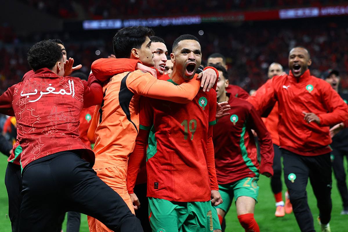 Сборные Сенегала и Марокко вышли в финал Кубка африканских наций матч пройдет 18 января в Рабате В матче полуфинала турнира сборная Сенегала обыграла команду Египта со счетом 1 0 После победы сенегальской сборной президент страны Бассиру Диомай Фай поздравил команду с выходом в финал CAN и пожелал ей успехов в предстоящем матче Во втором матче полуфинала сборная Марокко выиграла у команды Нигерии по результатам серии пенальти 4 2 Африканская инициатива Telegram ВК Max