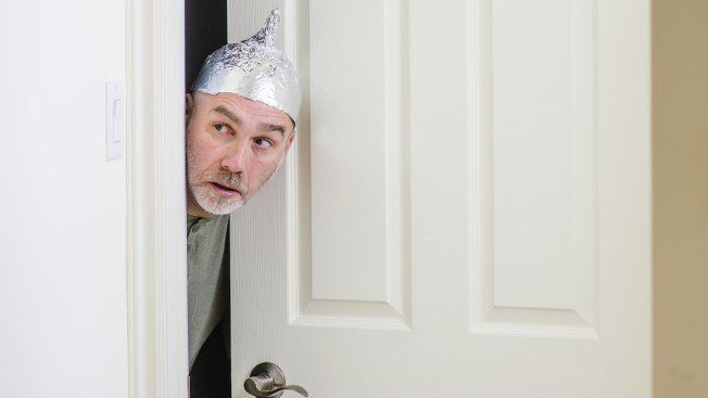 Согласно результатам опроса ВЦИОМ 40 россиян верят в существование тайных организаций которые управляют ходом событий в стране и в мире В 1992 году доля таких респондентов составляла 48 Getty Images