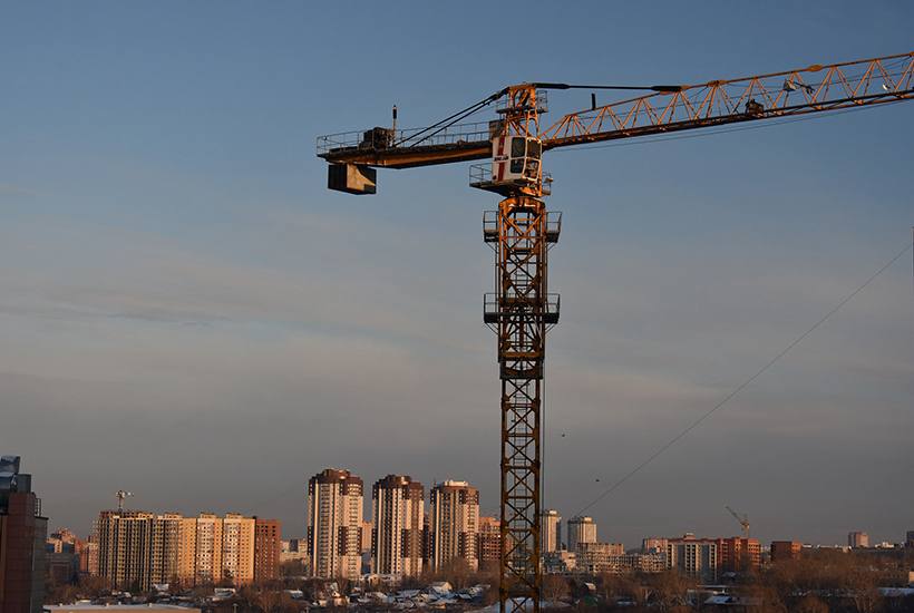 За два года Sminex потратит на приобретение новых проектов 150 млрд рублей Девелопер Sminex в ближайшие два года намерен потратить на приобретение новых проектов 150 млрд рублей, рассказал в интервью изданию РБК владелец компании Алексей Тулупов. По его словам, для Sminex площадки являются сырьем, поэтому застройщик использует все возможности. >>ЧИТАТЬ НОВОСТЬ>>