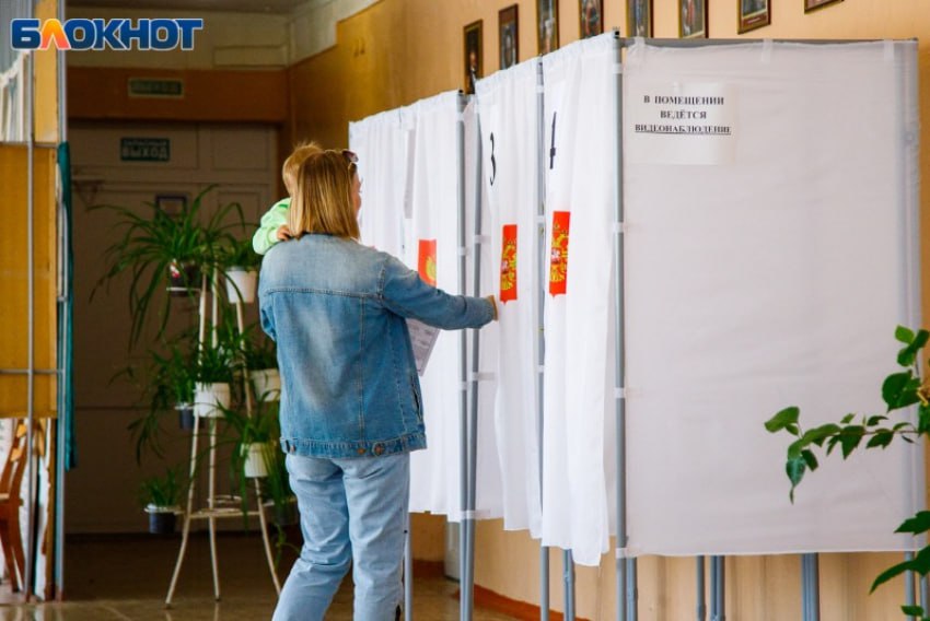 Коммунисты Кубани призвали отказаться от многодневного голосования на выборах Избирательная комиссия края 9 июня примет решение об использовании системы многодневного голосования на выборах губернатора в сентябре 2025 года. На эту информацию отреагировал депутат гордумы Краснодара, секретарь краевого отделения КПРФ и выдвигаемый от партии кандидат на должность губернатора Александр Сафронов. Он обратился к крайизбиркому с просьбой не принимать решение о «многодневке» на выборах. Коммунист считает, что при многодневном голосовании выборы не будут «прозрачными», а результаты могут быть сфальсифицированы, что скажется на доверии населения. Работа Авто Глэмпинг Медицина