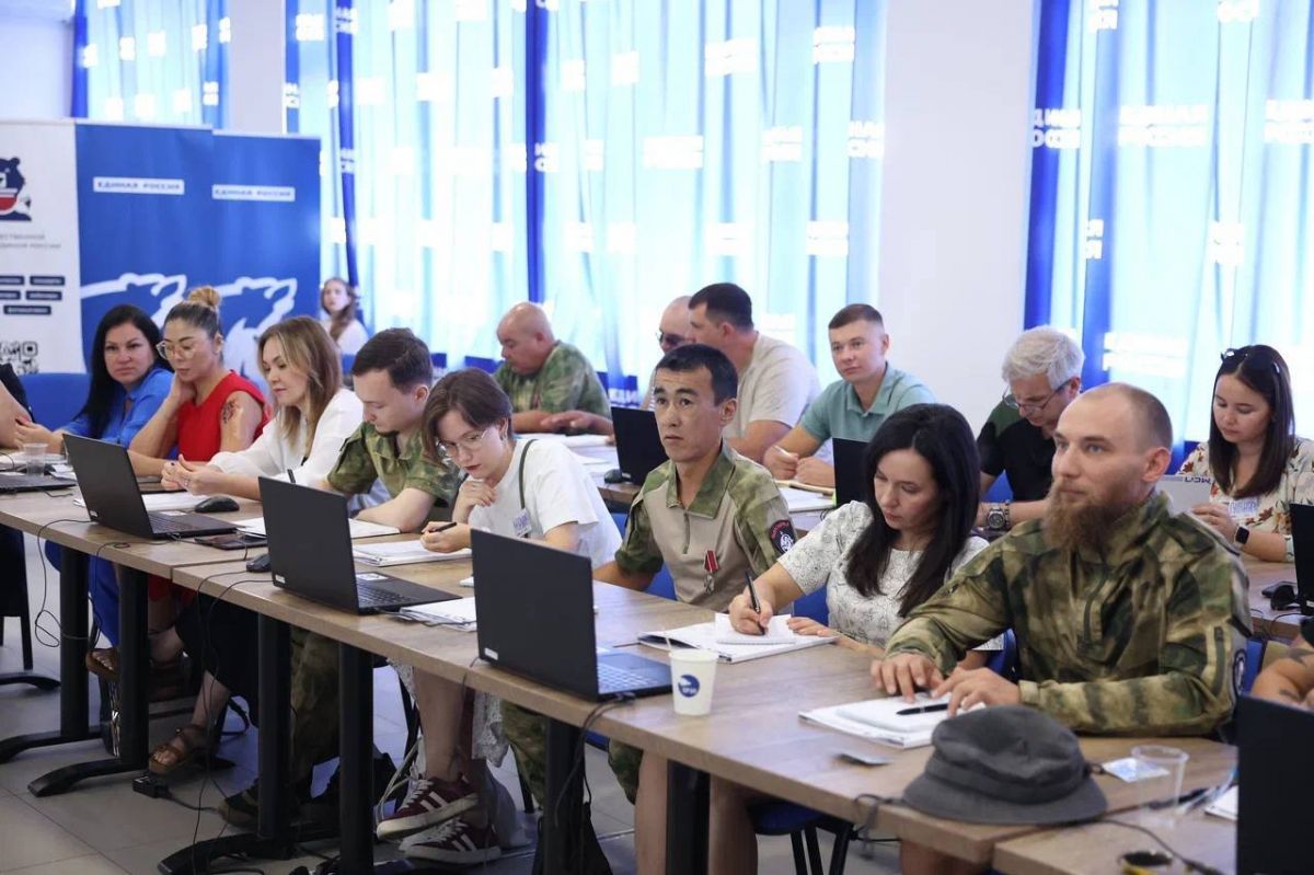 В Астраханской области стартовала образовательная программа для адаптации ветеранов СВО     В Астраханской области стартовал проект "СВОй бизнес", направленный на помощь в создании собственного дела. В первом наборе участвуют 25 астраханцев, проявивших мужество и ответственность в рамках специальной военной операции. Об этом в своем телеграм-канале сообщил глава региона Игорь Бабушкин.