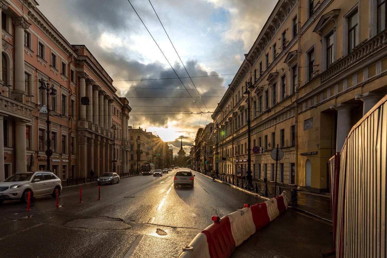 ГАТИ выдала все ордеры на ремонт Невского проспекта Необходимые документы уже получены КРТИ и "Мостотрестом". Ордеры на ремонт дорожного полотна и покрытие мостов на участке от Адмиралтейского проезда до площади Восстания действительны с 3 августа по 3 сентября. Петербуржцев предупреждали ранее, что ограничения на Невском проспекте введут в августе 2025 года. В последний раз капитальное обновление дорожного полотна проводилось в 2018 году. Михаил Тихонов/"ДП"