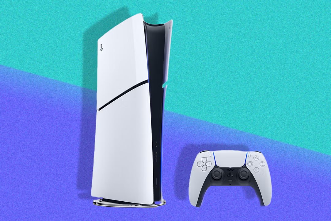 Инсайдер billbil kun сообщил что Sony готовит новую ревизию PlayStation 5 Slim с урезанным SSD Если сейчас Slim версия поставляется с 1 ТБ памяти то модель CFI 2100 CFI 2116 вернётся к объёму 825 ГБ при этом цена останется прежней 499 По данным источника серьёзных изменений в дизайне не будет Такое решение Sony связывают с попыткой удержать рост цен за последние пять лет стоимость консоли в Европе выросла со 399 до 499 В продажу в Европе новая версия поступит 13 сентября и ограничение коснётся только Slim без дисковода Вариант с дисководом сохранит SSD на 1 ТБ Гейминг championatgaming Подписывайся на Чемп Play