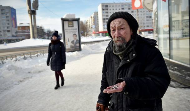 У каждой второй семьи в России нет своего автомобиля По статистике Forbes в 2022 году в США у 91 7 семей есть авто и чаще больше одного на семью В то же время в РФ этот показатель составляет всего 49 3 как правило это один автомобиль на всю семью зато среди всех граждан проживающих в отдельных квартирах 42 живут в двухкомнатных квартирах Гуд Афтенун Новости