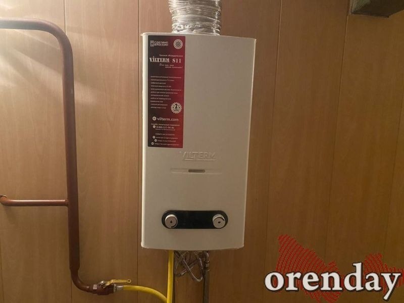 Orenday Оренбург Директор организации по обслуживанию вентканалов наказан принудительными работами за смерть двух женщин в Оренбурге Директора ООО Флагман Сервис Андрея Порваткина осудили за оказание услуг ненадлежащего качества что по неосторожности повлекло смерть двух женщин 21 декабря 2023 года в Оренбурге по адресу Больничный 10 в квартире смертельное отравление угарным газом получили две женщины и кот Одна из женщин пришла к другой в гости К трагедии привела неисправность дымохода газовой колонки Ее состояние должны были обследовать ежегодно В августе 2020 года по данным областной прокуратуры между юридическим лицом и управляющей организацией был заключен договор по обслуживанию вентканалов в доме 3 по проезду Больничному Но уже в 2023 в одной из квартир случилась трагедия из за подробнее на канале Orenday Оренбург