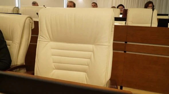 Министр по туризму Прикамья Юлия Ветошкина покидает свой пост Министр по туризму Пермского края Юлия Ветошкина оставляет свои полномочия сообщает газета Звезда со ссылкой на источник Исполняющим обязанности главы ведомства назначен замминистра Сергей Хорошутин К своим обязанностям он приступит 29 сентября rbc perm